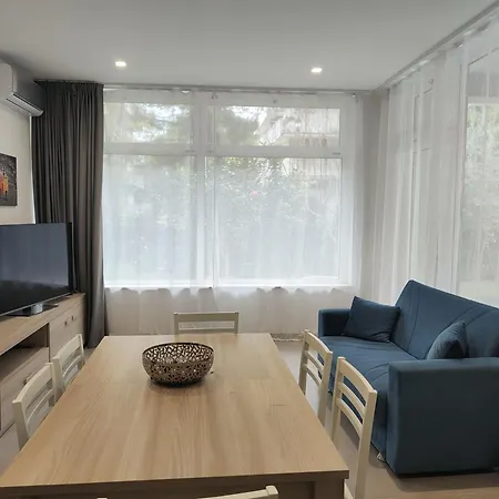 Homiday - Luminoso Apartment