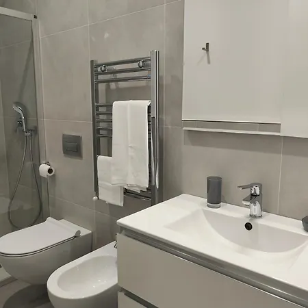 Homiday - Luminoso Apartment