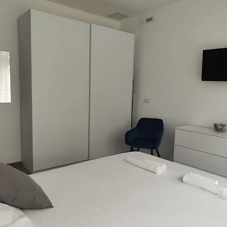 Homiday - Luminoso Apartment Pineto