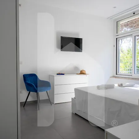 Homiday - Luminoso Apartment