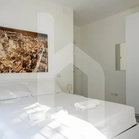 Homiday - Luminoso Apartment Pineto