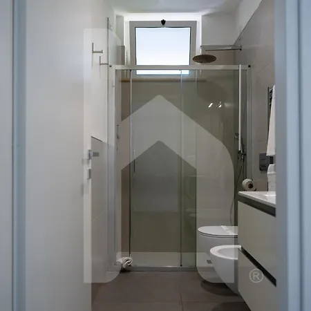 Homiday - Luminoso Apartment