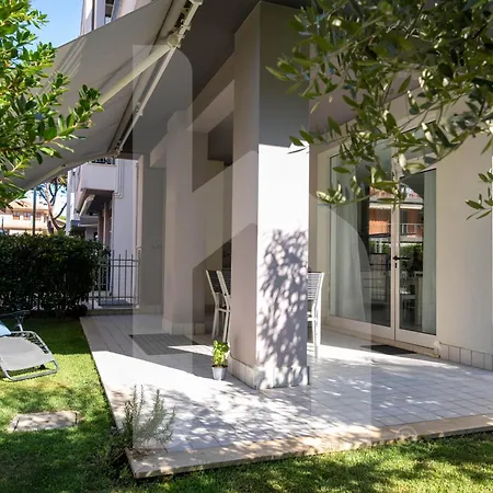 Homiday - Luminoso Apartment Pineto