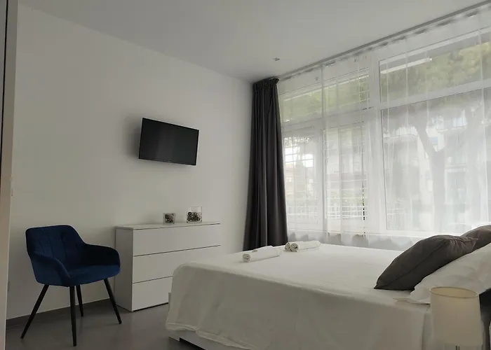 Homiday - Luminoso Pineto