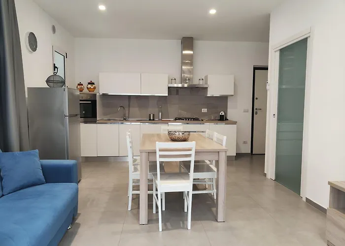 Homiday - Luminoso Pineto